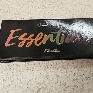 Violet Voss Essentials eyeshadow palette